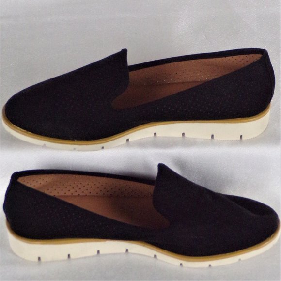 QUPID size 7 black flat-heel sneakers cushioned insoles perforated fabric uppers - Picture 2 of 15